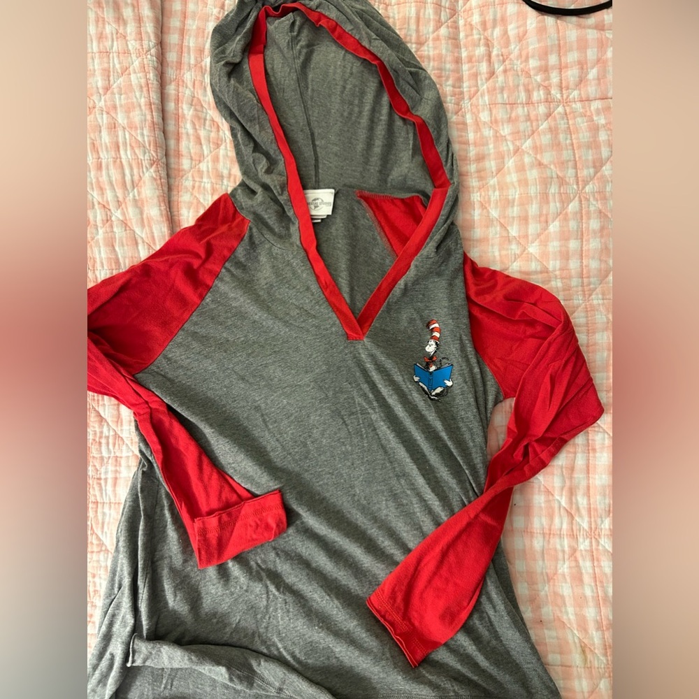 Dr Seuss women’s hooded top M EUC universal studios